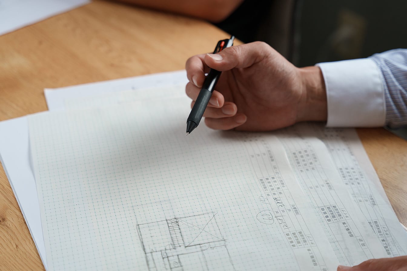 工法や設計について検討している様子