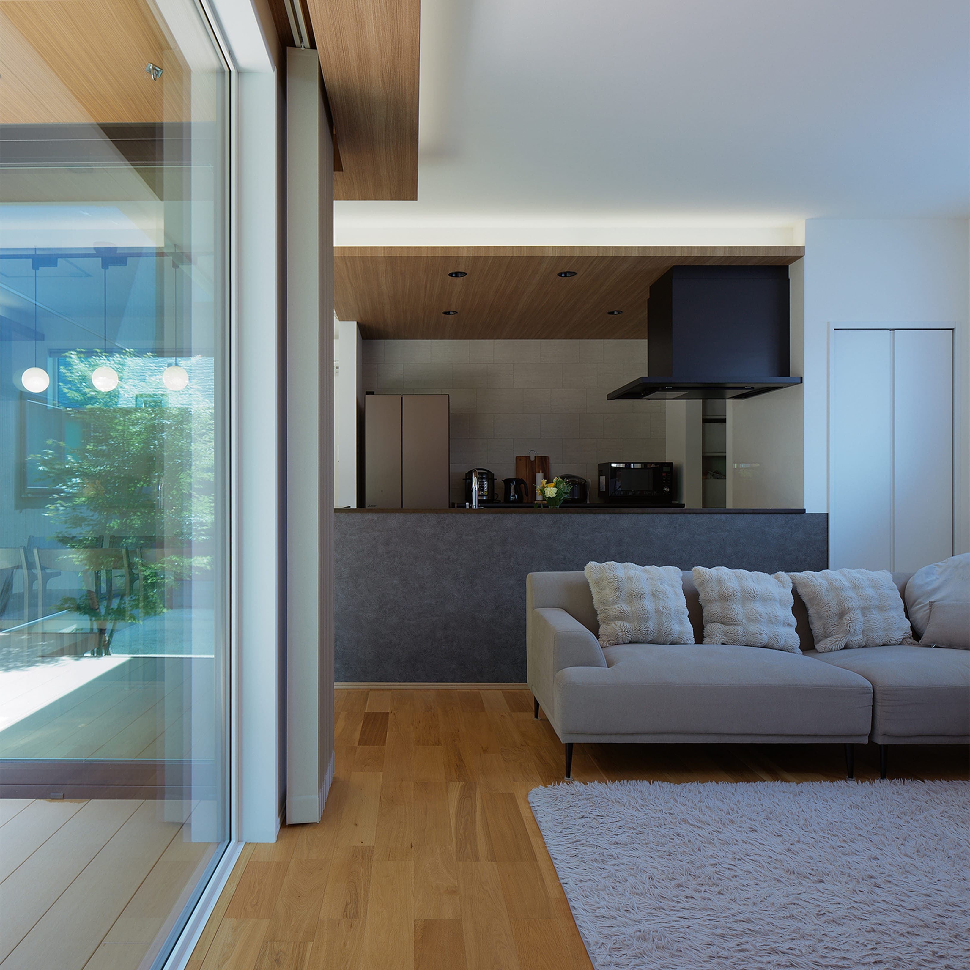 落ち着いた雰囲気のリビングとキッチン